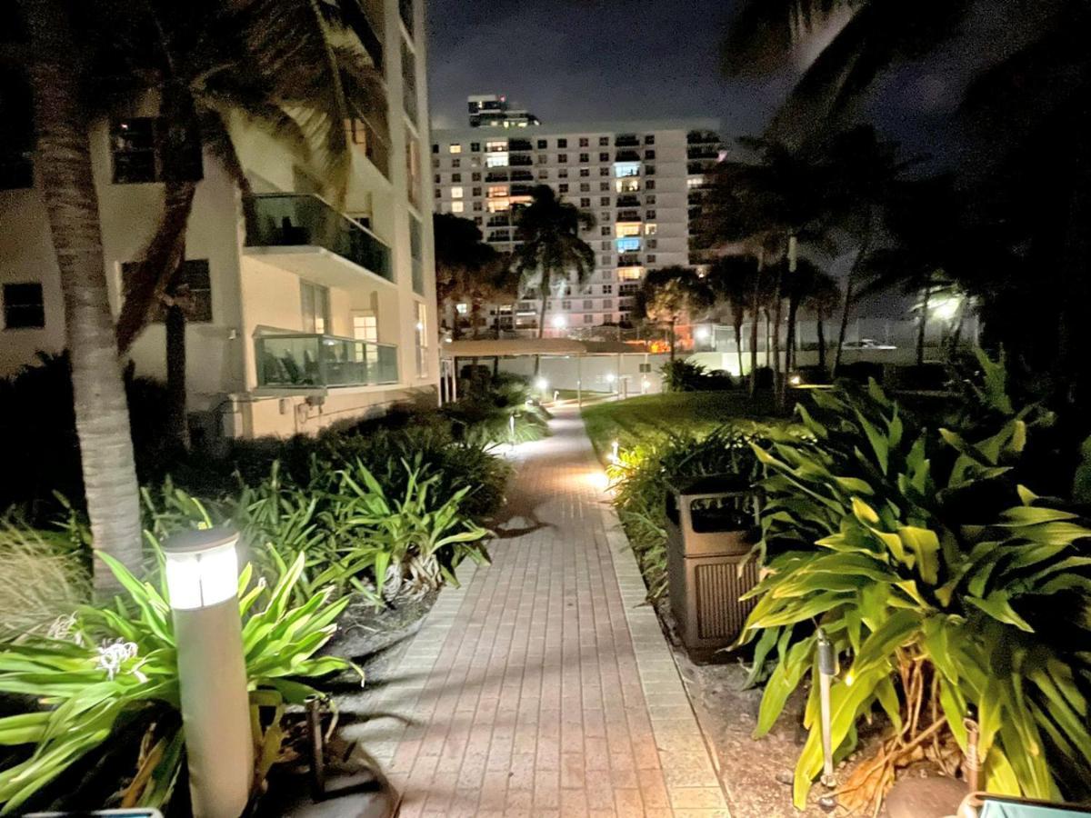 The Tides 2 Bedrooms 9Th Floor We Are On The Beach! Hollywood Bagian luar foto